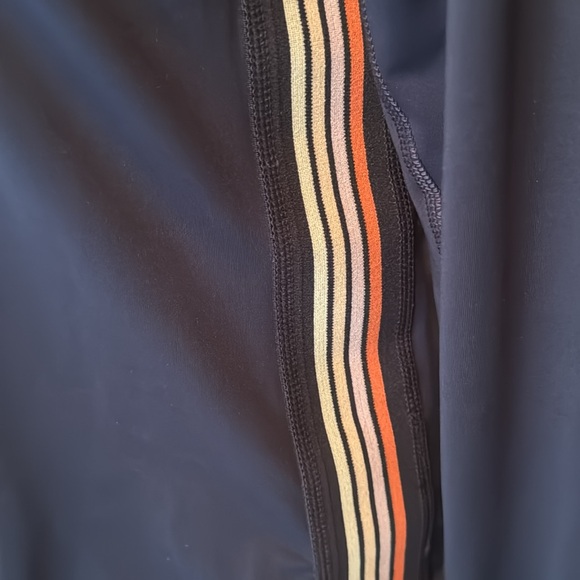 Carve Designs Ava Rashguard size large.  New with tags - Picture 2 of 4